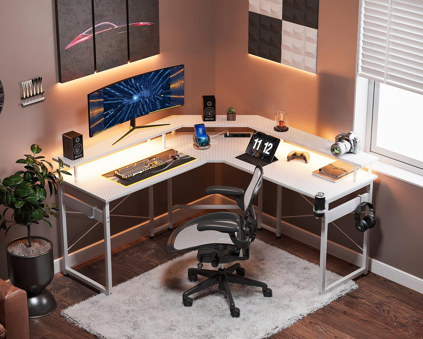 Pelipöytä L-Shape USB 129x129 cm