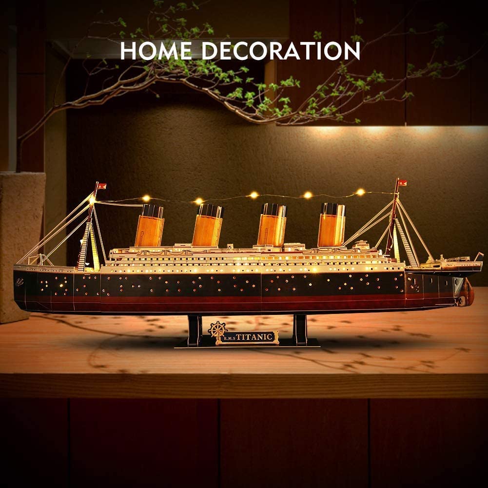 RMS Titanic Led 88 cm pienoismalli