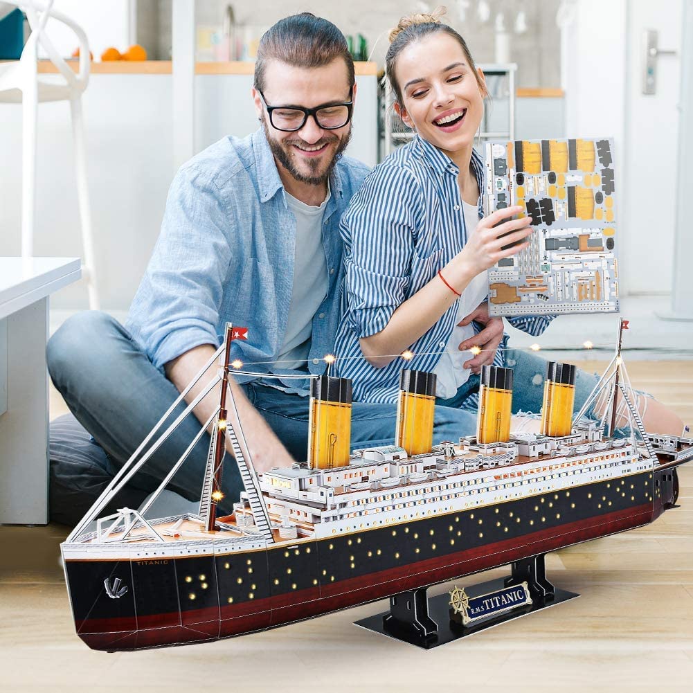 RMS Titanic Led 88 cm pienoismalli
